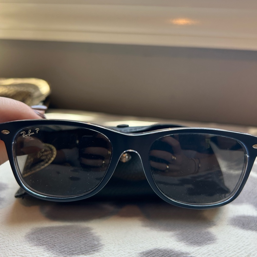 Unisex navy rim polarized ray ban sunglasses